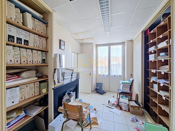 IMMEUBLE A USAGE D'HABITATION OU DE BUREAUX - MULTIPLES POSS Loisey-culey
