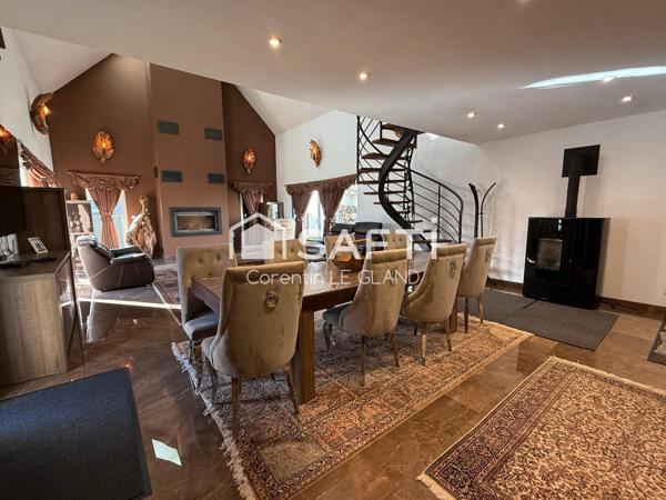 Belle maison lumineuse aux grands volumes !