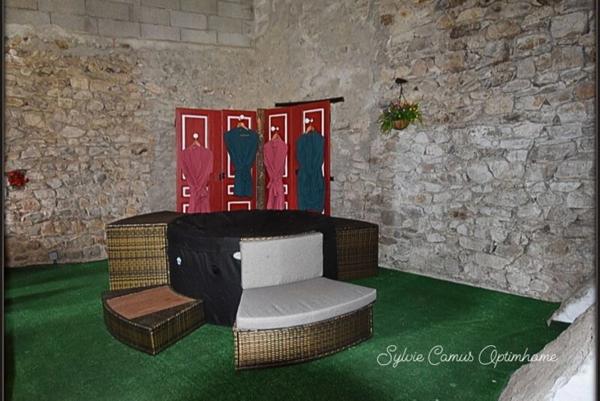 À VENDRE Fonds de commerce et murs Café-Restaurant avec Chambres d’hôtes, aux portes de l’Ardèche
