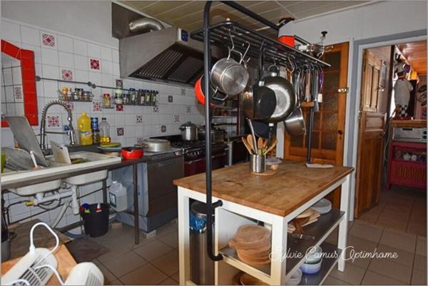 À VENDRE Fonds de commerce et murs Café-Restaurant avec Chambres d’hôtes, aux portes de l’Ardèche