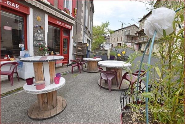 À VENDRE Fonds de commerce et murs Café-Restaurant avec Chambres d’hôtes, aux portes de l’Ardèche