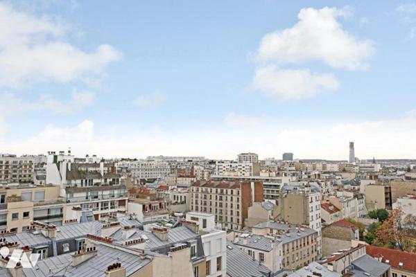 Dernier étage traversant avec balcon et terrasse plein sud