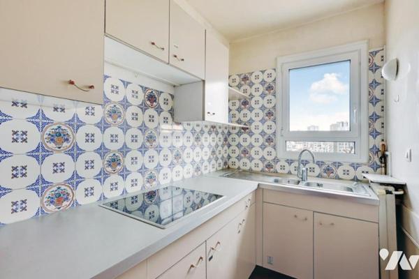 Dernier étage traversant avec balcon et terrasse plein sud