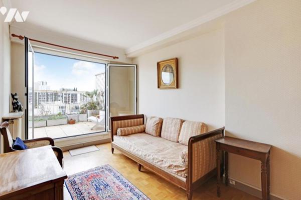 Dernier étage traversant avec balcon et terrasse plein sud