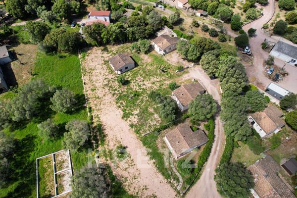 TERRAIN VIABILISÉ DE 830m2 ou MAISONNETTE À RÉNOVER, RARE