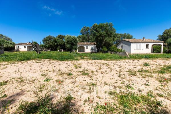 TERRAIN VIABILISÉ DE 830m2 ou MAISONNETTE À RÉNOVER, RARE