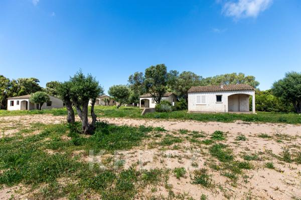 TERRAIN VIABILISÉ DE 830m2 ou MAISONNETTE À RÉNOVER, RARE