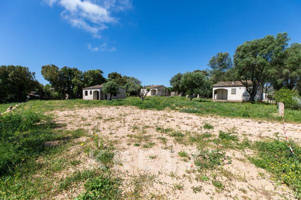 TERRAIN VIABILISÉ DE 830m2 ou MAISONNETTE À RÉNOVER, RARE