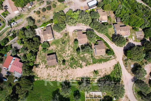 TERRAIN VIABILISÉ DE 830m2 ou MAISONNETTE À RÉNOVER, RARE