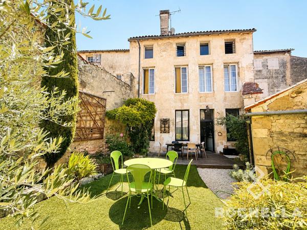 Maison de caractère avec jardin et atelier – Hyper centre historique