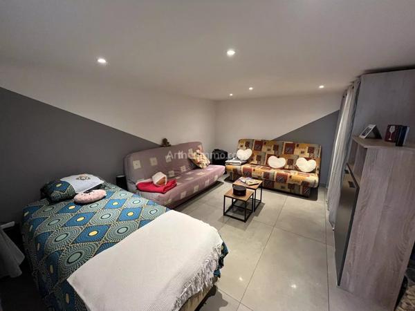 Vente                                                      Maison
                        
                     3 pièces                      112 m2                     à Belley