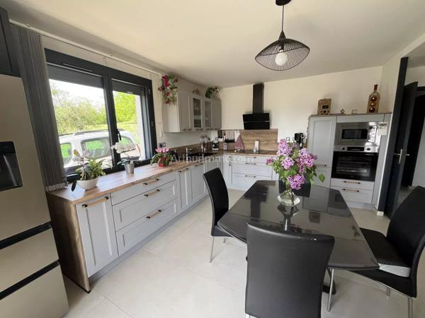 Vente                                                      Maison
                        
                     3 pièces                      112 m2                     à Belley