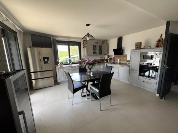 Vente                                                      Maison
                        
                     3 pièces                      112 m2                     à Belley