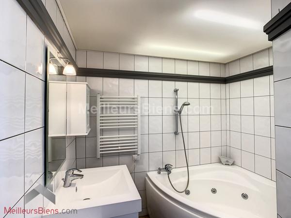 T4 rare centre station Saint François Longchamp 61 m2 3 chambres.