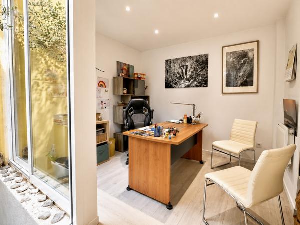 Maison d'architecte comprenant une maison, un studio, un bureau indépendant