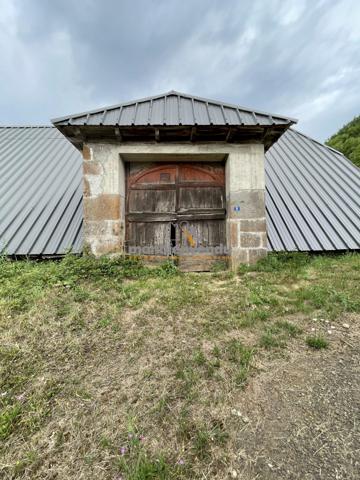 Grange avec toit en bac acier
