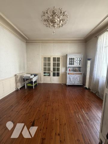 MAISON DE CARACTERE A RENOVER - QUARTIER ZOLA - MELLINET
