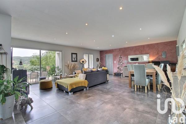 Maison 5 pièces de 138 m² à Évenos (83330)