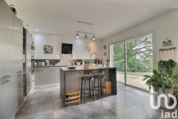 Maison 5 pièces de 138 m² à Évenos (83330)