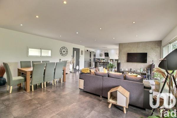 Maison 5 pièces de 138 m² à Évenos (83330)