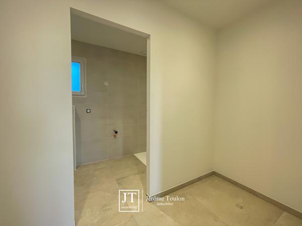Maison
                                                                                                                                                                                                                                                                                                                        5 pièce(s)                                                                                                                                                                                                          3 chambre(s)                                                                                                                                                                                                          170  m²