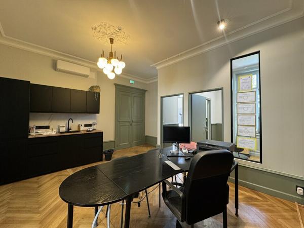 LANGEAIS CENTRE BUREAUX A LOUER 90 M² RENOVES PROCHE CHATEAU