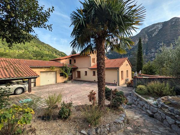 MAISON FAMILIALE PLEIN SUD 4 CHAMBRES AVEC JARDIN 2000 M2- VUE PANORAMIQUE MONTAGNES Ornolac ussat les bains