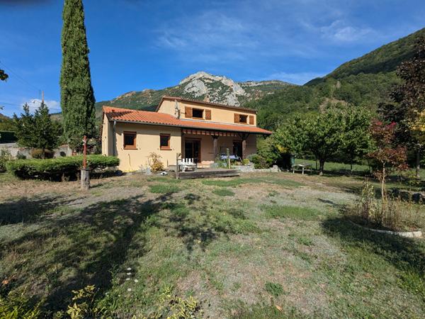MAISON FAMILIALE PLEIN SUD 4 CHAMBRES AVEC JARDIN 2000 M2- VUE PANORAMIQUE MONTAGNES Ornolac ussat les bains