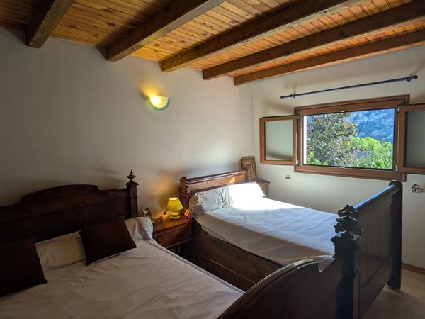 MAISON FAMILIALE PLEIN SUD 4 CHAMBRES AVEC JARDIN 2000 M2- VUE PANORAMIQUE MONTAGNES Ornolac ussat les bains