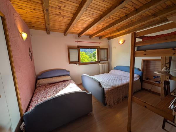 MAISON FAMILIALE PLEIN SUD 4 CHAMBRES AVEC JARDIN 2000 M2- VUE PANORAMIQUE MONTAGNES Ornolac ussat les bains