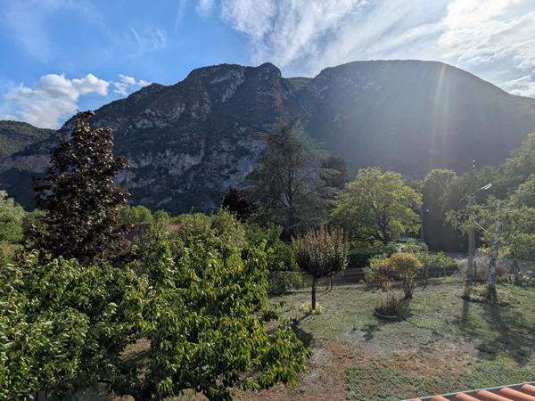 MAISON FAMILIALE PLEIN SUD 4 CHAMBRES AVEC JARDIN 2000 M2- VUE PANORAMIQUE MONTAGNES Ornolac ussat les bains