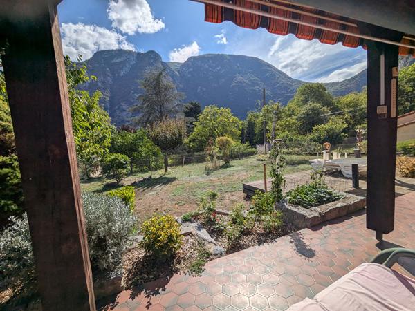 MAISON FAMILIALE PLEIN SUD 4 CHAMBRES AVEC JARDIN 2000 M2- VUE PANORAMIQUE MONTAGNES Ornolac ussat les bains