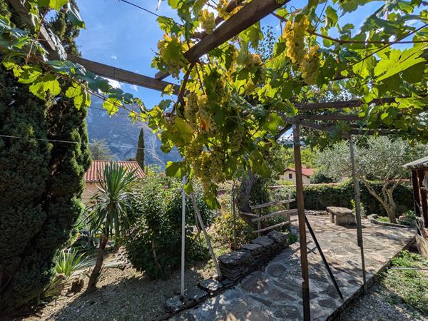 MAISON FAMILIALE PLEIN SUD 4 CHAMBRES AVEC JARDIN 2000 M2- VUE PANORAMIQUE MONTAGNES Ornolac ussat les bains