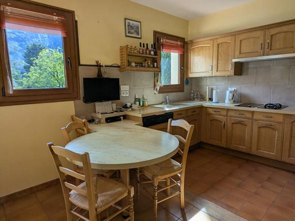 MAISON FAMILIALE PLEIN SUD 4 CHAMBRES AVEC JARDIN 2000 M2- VUE PANORAMIQUE MONTAGNES Ornolac ussat les bains