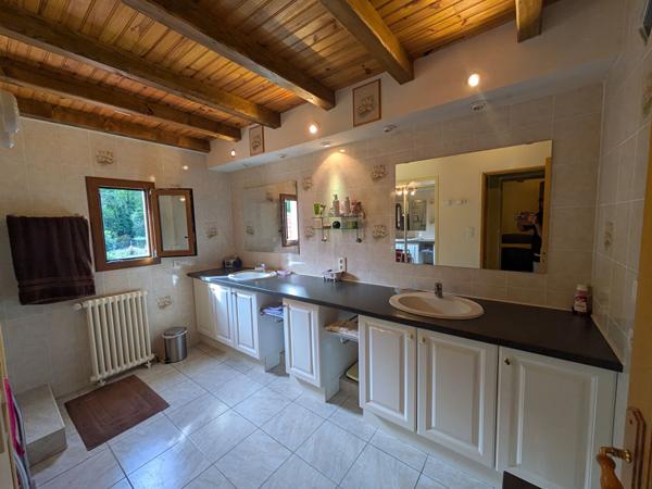 MAISON FAMILIALE PLEIN SUD 4 CHAMBRES AVEC JARDIN 2000 M2- VUE PANORAMIQUE MONTAGNES Ornolac ussat les bains