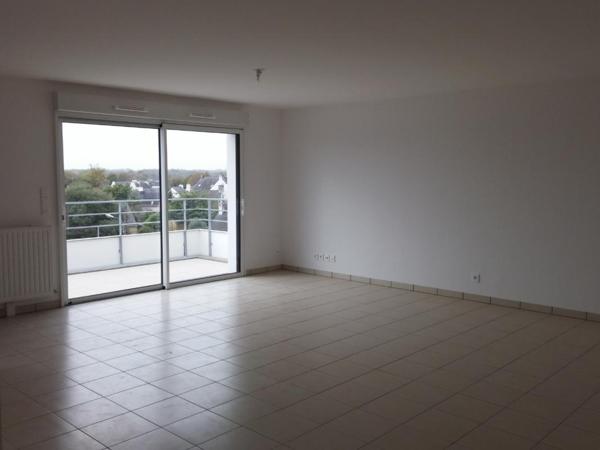 SARZEAU – CENTRE VILLE- BEL APPARTEMENT T3 DE 94 M2