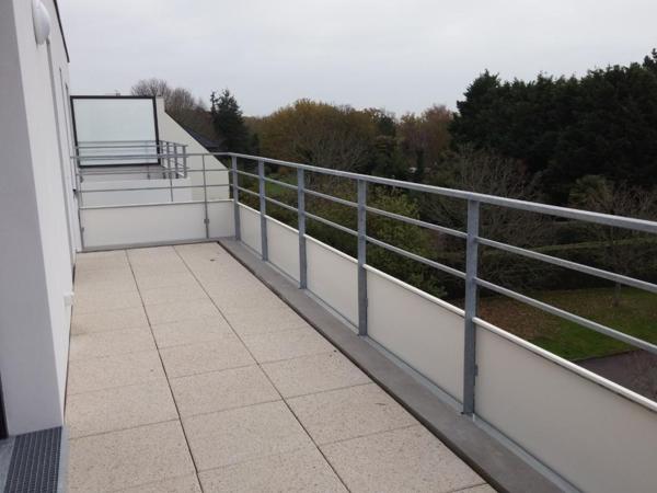 SARZEAU – CENTRE VILLE- BEL APPARTEMENT T3 DE 94 M2