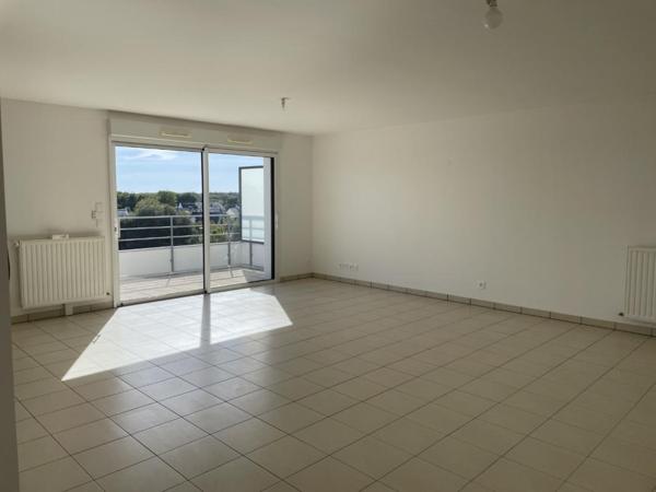 SARZEAU – CENTRE VILLE- BEL APPARTEMENT T3 DE 94 M2