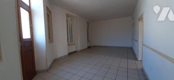 Immeuble de rapport de deux logements avec jardin chacun