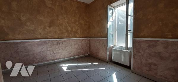 Immeuble de rapport de deux logements avec jardin chacun