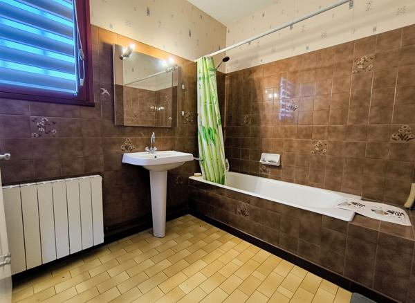 Spacieuse maison de plain-pied, 4 chambres, Cazals, 113 m2