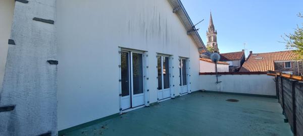 Maison Gorges Centre 8 P . 4 Chs . 174.34 M² . T 575 M² . Garage . Cave . Balcon
