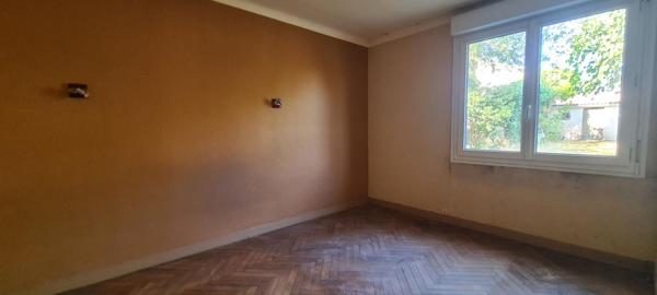 Maison Gorges Centre 8 P . 4 Chs . 174.34 M² . T 575 M² . Garage . Cave . Balcon