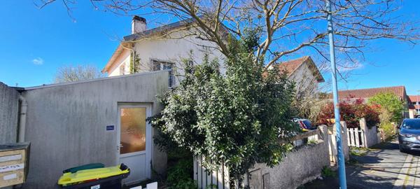 Maison Gorges Centre 8 P . 4 Chs . 174.34 M² . T 575 M² . Garage . Cave . Balcon