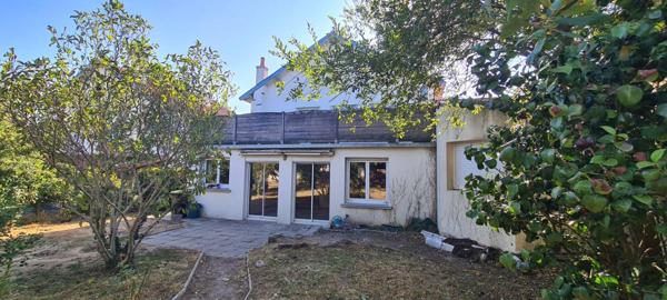 Maison Gorges Centre 8 P . 4 Chs . 174.34 M² . T 575 M² . Garage . Cave . Balcon