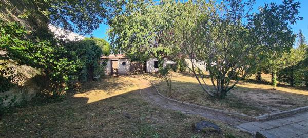 Maison Gorges Centre 8 P . 4 Chs . 174.34 M² . T 575 M² . Garage . Cave . Balcon