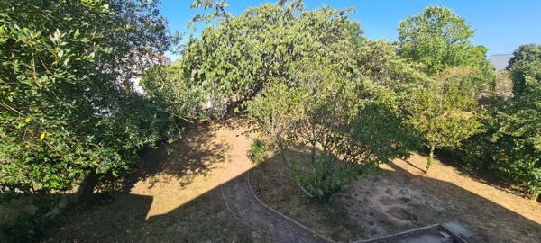 Maison Gorges Centre 8 P . 4 Chs . 174.34 M² . T 575 M² . Garage . Cave . Balcon