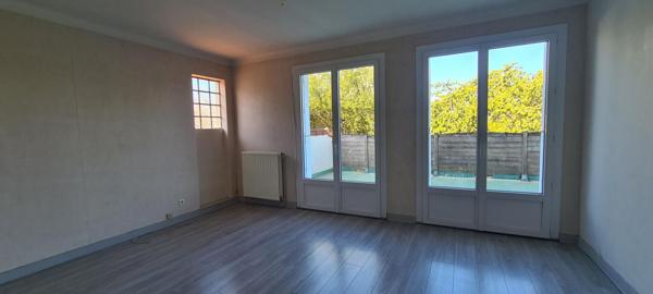 Maison Gorges Centre 8 P . 4 Chs . 174.34 M² . T 575 M² . Garage . Cave . Balcon