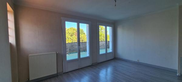 Maison Gorges Centre 8 P . 4 Chs . 174.34 M² . T 575 M² . Garage . Cave . Balcon