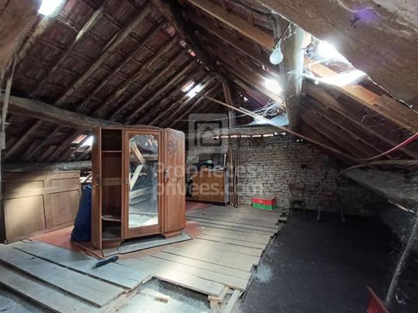 GRANFONTAINE- Maison ancienne à rénover entièrement- 3-4 pièces 80 m2 de plain-pied et combles exploitables